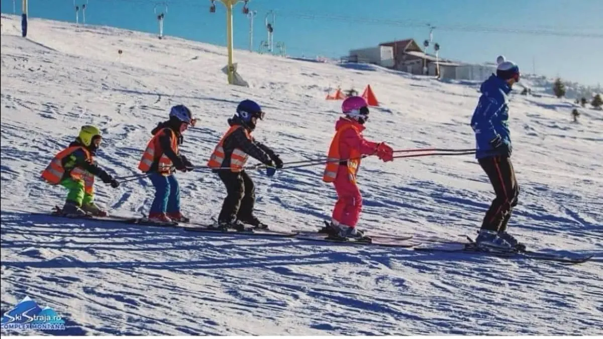 Cea mai lungă pârtie de schi din România s-a deschis la Straja. Peste 8 kilometri de coborâre continuă