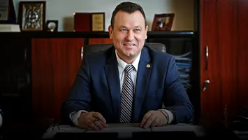 De ce rectorul Nicolae Istudor vrea să facă curățenie la ASE doar cu o anumită firmă din Buzău