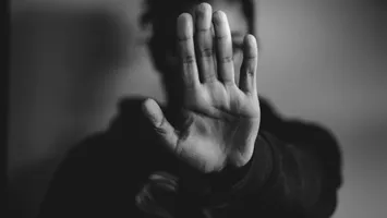 Caz șocant în Baia Mare. Profesor acuzat de presupuse abuzuri asupra minorelor