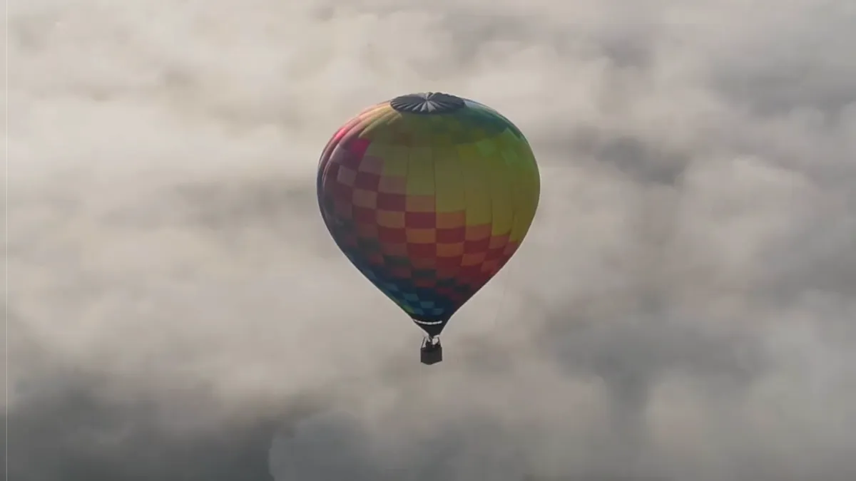 Zbor cu balonul și cină pe platouri de gheață, oferte ale hotelierilor de Ziua Îndrăgostiților