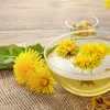 Ceaiul de păpădie detoxifică organismul și reglează digestia. Ce alte beneficii are și ce plante îl completează