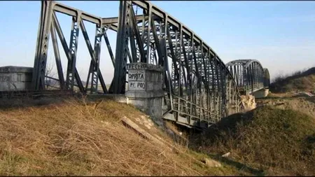După 16 ani, încep lucrările la podul de cale ferată peste Argeș, la Grădiștea