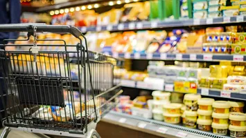 Se scumpesc alimentele de bază. Majorări de până la 10% la pâine, lapte și mezeluri