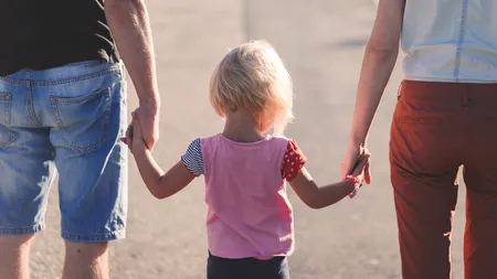 Stai cu soţul de dragul copiilor? Află dacă faci bine sau nu