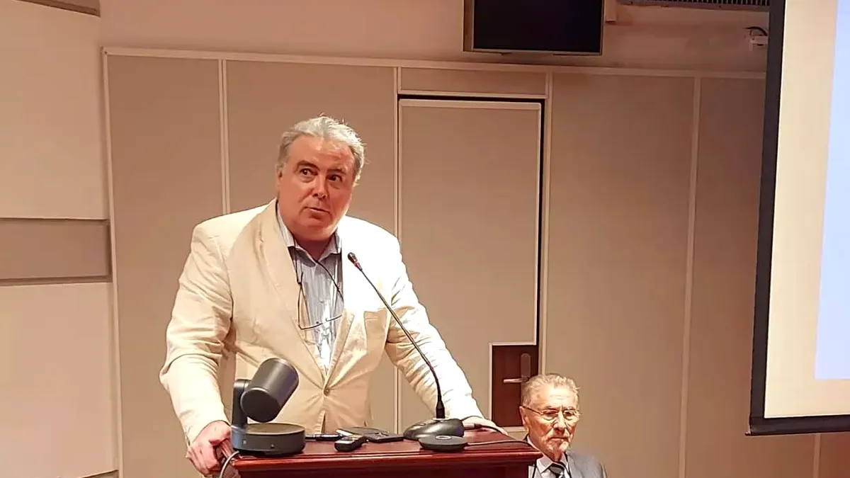 USR cere demisia lui Adrian Cioroianu pe motiv că i-a ignorat în Parlament