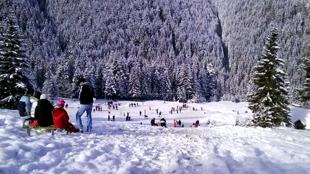 Singura stațiune de sub Retezat, fostă colonie muncitorească, s-a umplut de turiști!