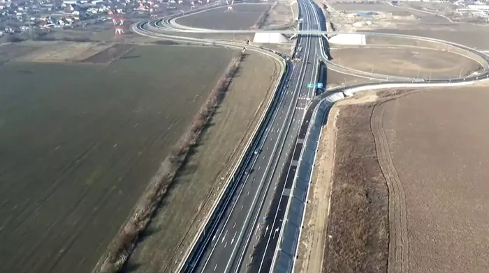 După multiple amânări și așteptări, sâmbătă, 30 decembrie, la ora 12.00, a fost deschisă circulația pe primii 8,7 km din ramura sudică a Autostrăzii de Sud a Bucureștiului. Această bucată de autostradă, care face parte din Lotul 2 construit de compania turcă Alsim Alarko, era promisă pentru inaugurare încă din anul trecut.