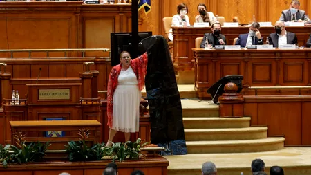 Scandal marca Șoșoacă la moțiunea de cenzură