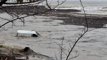 Vreme extremă în Bulgaria: Trei morți în inundații catastrofale pe litoral, nord-vest paralizat de ninsori