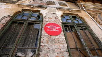 Peste 72 milioane de lei pentru reabilitarea a 6 clădiri cu risc seismic. Care sunt acestea