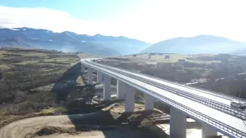 S-a semnat contractul de execuție pentru încă un lot din autostrada care unește românii! Va avea un cost de 33 milioane euro pe kilometru (VIDEO)