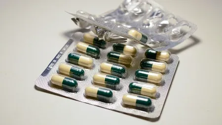 Studiu: Sute de mii de paciente cu infecții ale tractului urinar au primit antibiotice mai mult decât a fost necesar