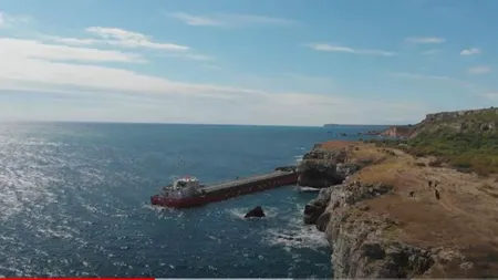 Poluare gravă în Marea Neagră! O navă încărcată cu 3.000 de tone de îngrășăminte chimice a eșuat în spațiul bulgar VIDEO
