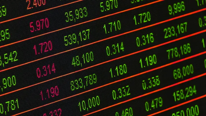 Patru case de brokeraj au intrat pe pierdere, în timp ce doi jucători au concentrat peste 77% din profitul pieței. Cum arată tabloul complet al brokerilor de la BVB în T1 2026