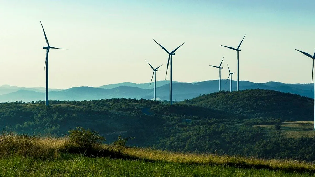 Enel vrea să tripleze producția de energie din surse regenerabile, până în 2030. România, pe listă