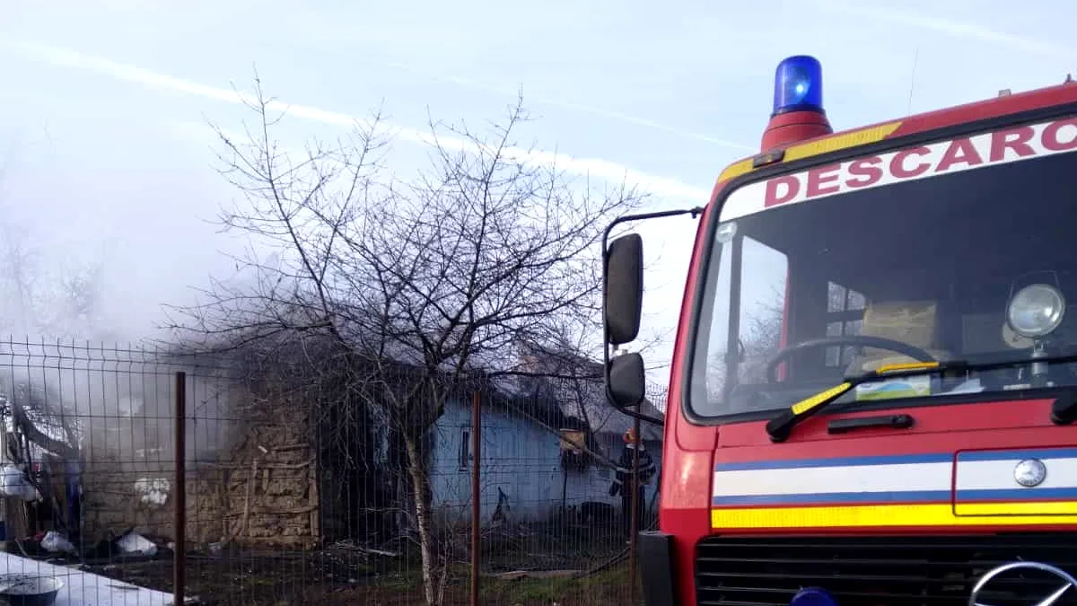 Tragedie fără margini într-o localitate din Dâmbovița: Un copilaș a fost găsit decedat într-o locuință cuprinsă de flăcări