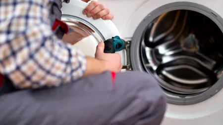 Cum să curățați o mașină de spălat care miroase urât?
