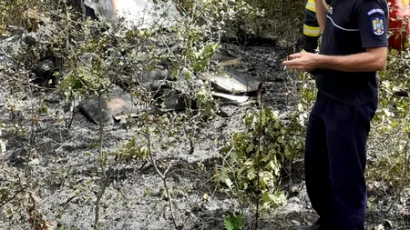 O aeronavă de mici dimensiuni s-a prăbușit pe un câmp din Giurgiu. Doi oameni au fost găsiți carbonizați