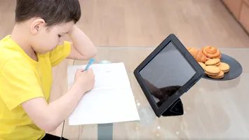 Când va trece România complet la manuale digitale? Ministrul Educației vine cu noi precizări