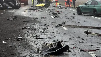 Carnagiu pe E70: Șase morți și trei răniți lângă Lugojel, după ce un microbuz a intrat într-un TIR (VIDEO)