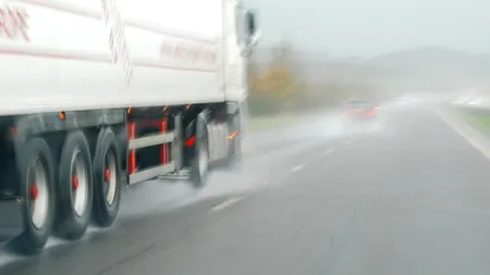 Avertizare meteo de vânt, ninsori la munte și răcire accentuată a vremii, valabilă de sâmbătă până luni