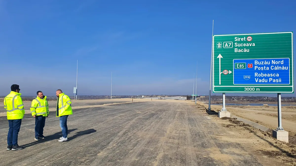 Avansează lucrările pe lotul 3 Pietroasele – Buzău din Autostrada Moldovei. A fost montat primul tablier metalic (VIDEO)
