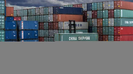 UE se pregătește pentru un posibil conflict comercial pe două fronturi, cu SUA și China