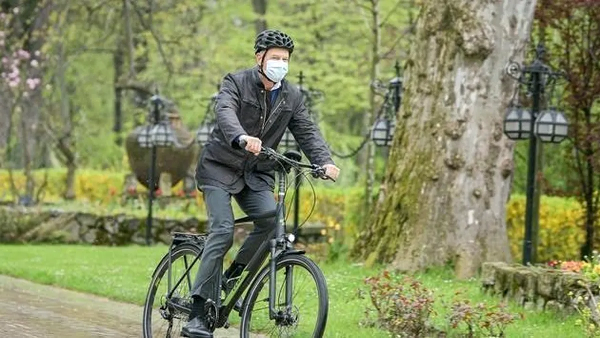 Klaus Iohannis s-a dus joi dimineață cu bicicleta la Cotroceni