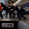 Moody’s ne-a lăsat deasupra „junk”-ului. România a trecut examenul cu nota minimă