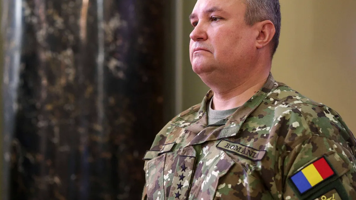 El Confidencial: Un militar vrea să câștige încrederea unor cetățeni sătui de telenovele politice