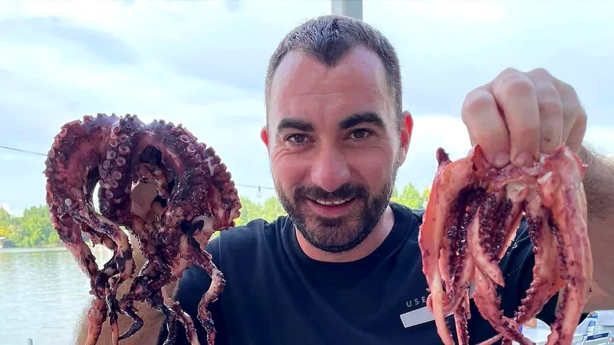 Pescobar își deschide academie de fotbal. Cu ce nume mare se asociază controversatul patron de la Taverna Racilor