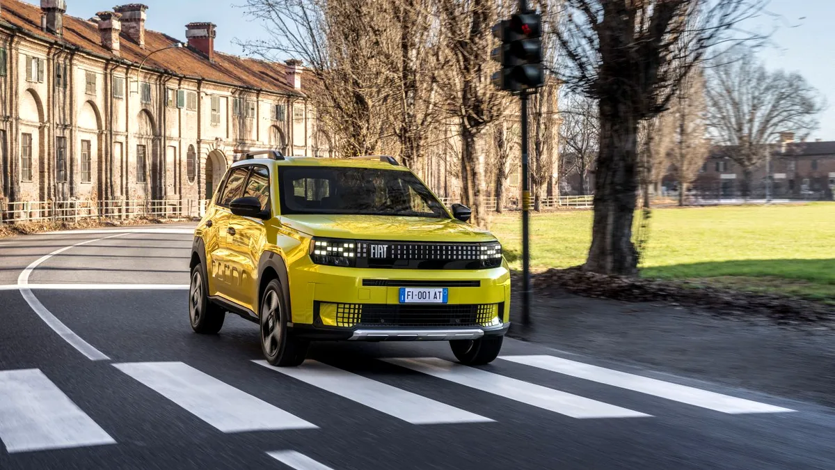 Fiat revine în segmentul B, al automobilelor de clasă mică. Grande Panda îşi începe călătoria prin lume