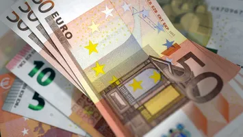Leul începe săptămâna cu deprecieri pe linie. Cursul euro a urcat la 4,9773 lei