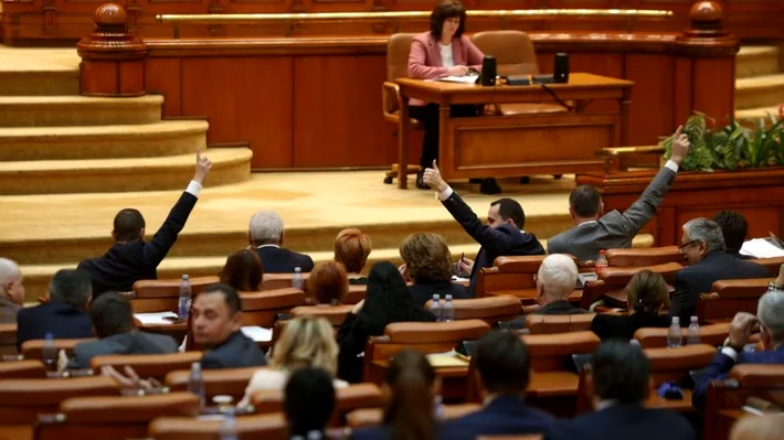 Un senator AUR propune reducerea numărului de parlamentari la… 299