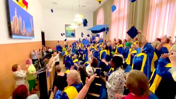 A 9-a promoție! Au absolvit „Universitatea Vârstei a Treia” 150 de studenți cu vârste de peste 55 de ani