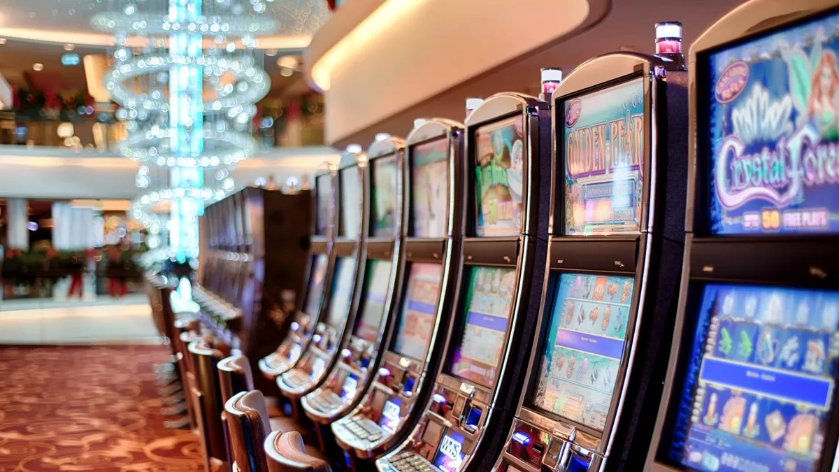 Vaslui interzice jocurile de noroc. 60 de săli vizate, 419 aparate scoase din joc