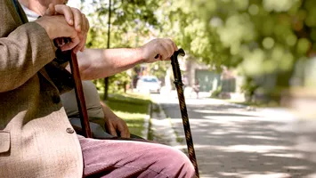 Ce trebuie să știe toți pensionarii: când se recalculează, suspendă sau încetează pensia pentru limită de vârstă