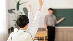 Ministerul Educației cere modificări la structura anului școlar 2026-2027. Vacanță redusă și cursuri mai devreme