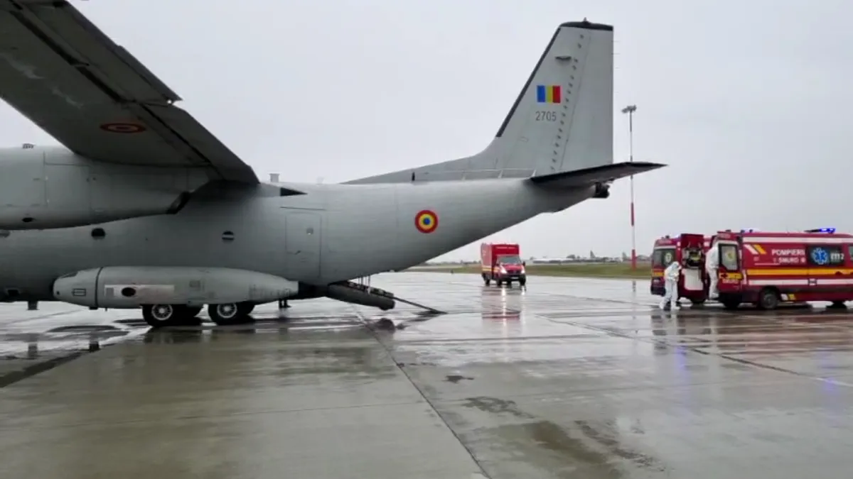 MApN: Doi pacienţi cu COVID, în stare gravă, transportaţi de la Bucureşti la Timişoara cu o aeronavă militară