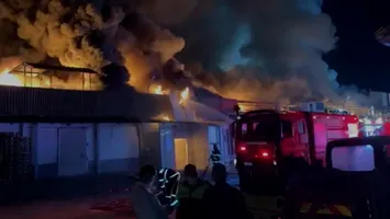 Incendiu uriaș la un depozit din Pantelimon. Au fost trimise patru mesaje Ro-Alert