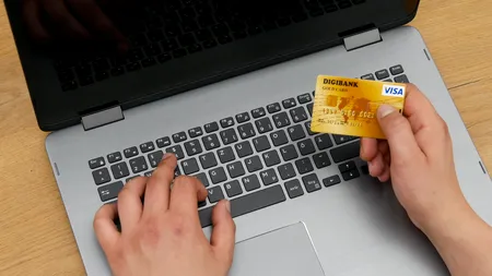Unul din doi români intenționează să cumpere mai mult online de sărbători