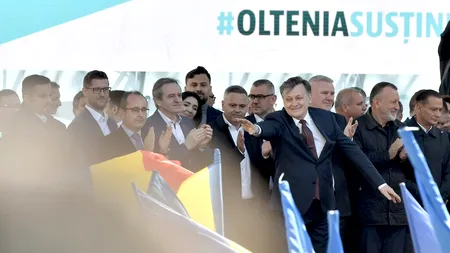 Cu Craiova Maxima înainte! Crin Antonescu s-a lansat spre Cotroceni precum Zoli Crișan spre poarta adversă (VIDEO)