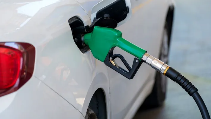 Noi scumpiri la pompă: benzina și motorina au crescut cu până la 10 bani pe litru