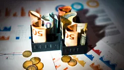 Lovitură pentru românii cu locuințe și mașini de lux! Taxe de trei ori mai mari din 2026