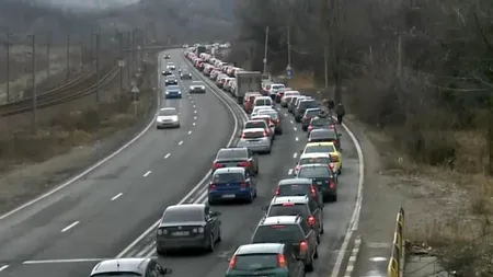 DN1 este blocat de românii care fac Paștele la munte. În stațiunile de pe Valea Prahovei se stă bară la bară