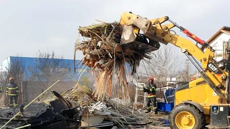 Dâmbovița: Incendiu de vegetație extins la un depozit de mase plastice