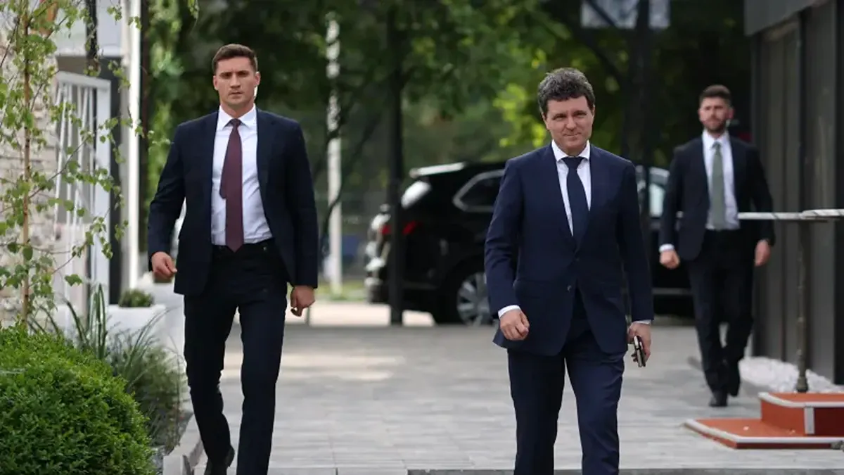 Ionuț, SPP-istul care face furori lângă Nicușor Dan. Ce salariu are bărbatul devenit viral