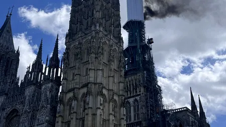 Incendiu la turla catedralei din Rouen