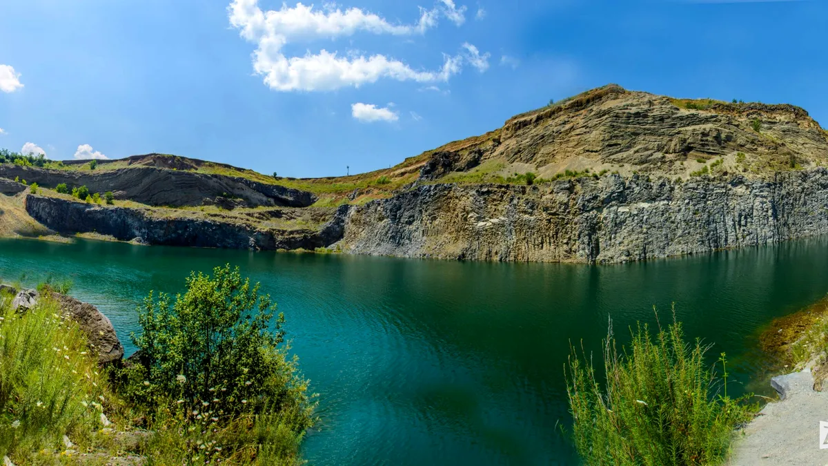 Lacul de Smarald, o bijuterie naturală fascinantă
