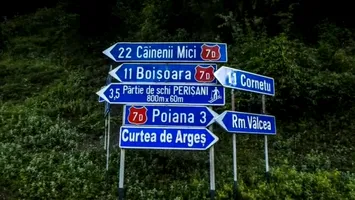 Alunecare de teren la Perișani, pe șantierul autostrăzii Sibiu–Pitești. Un complex turistic, în pericol